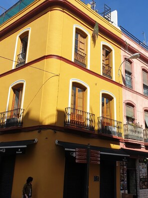 Front of property - DOÑA LOLA CORNER (Seville)