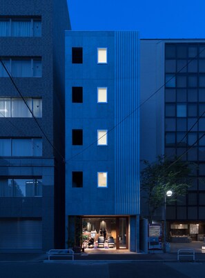 Fachada del alojamiento - Noche