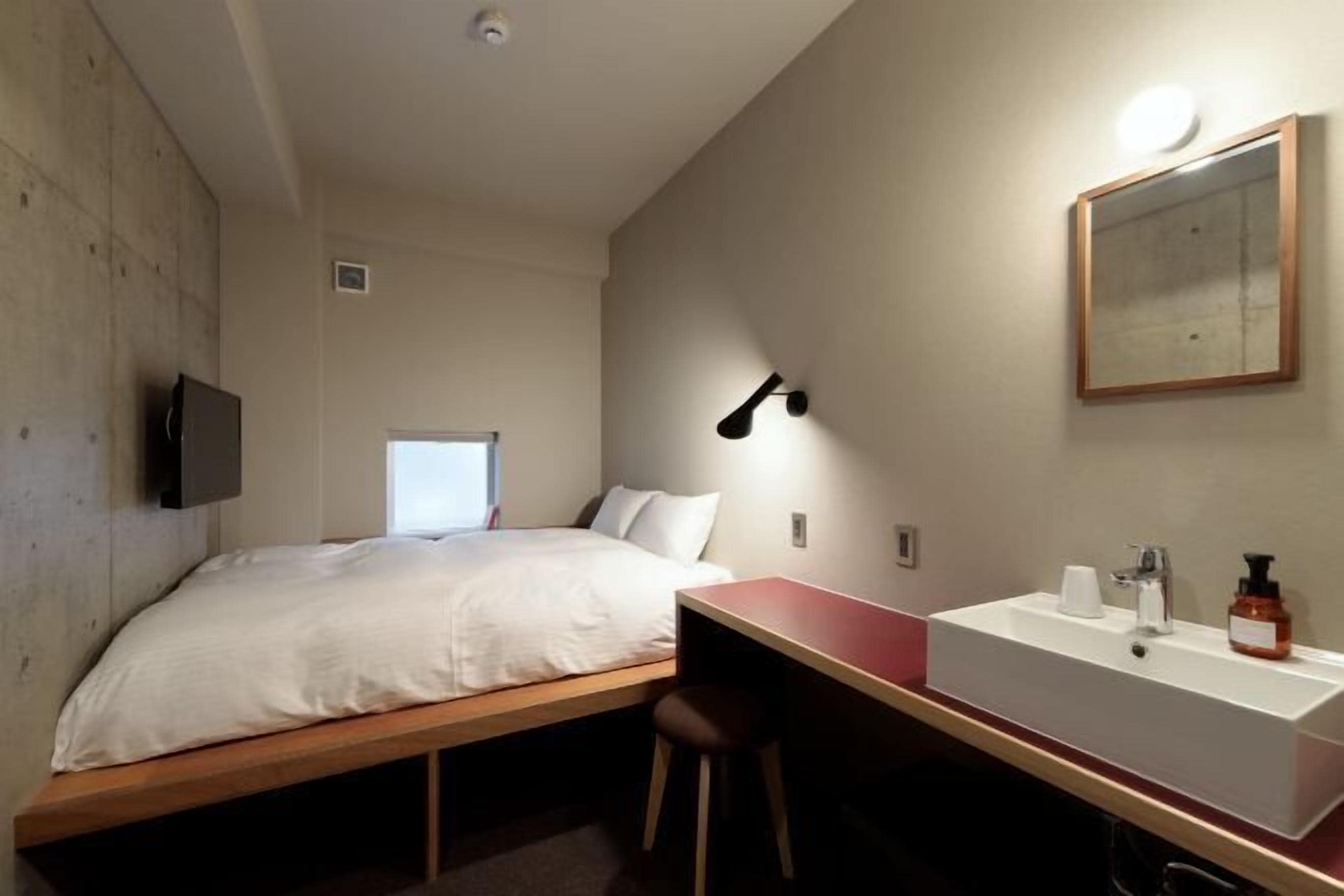 アイロン / アイロン台、WiFi (無料)、ベッドシーツ