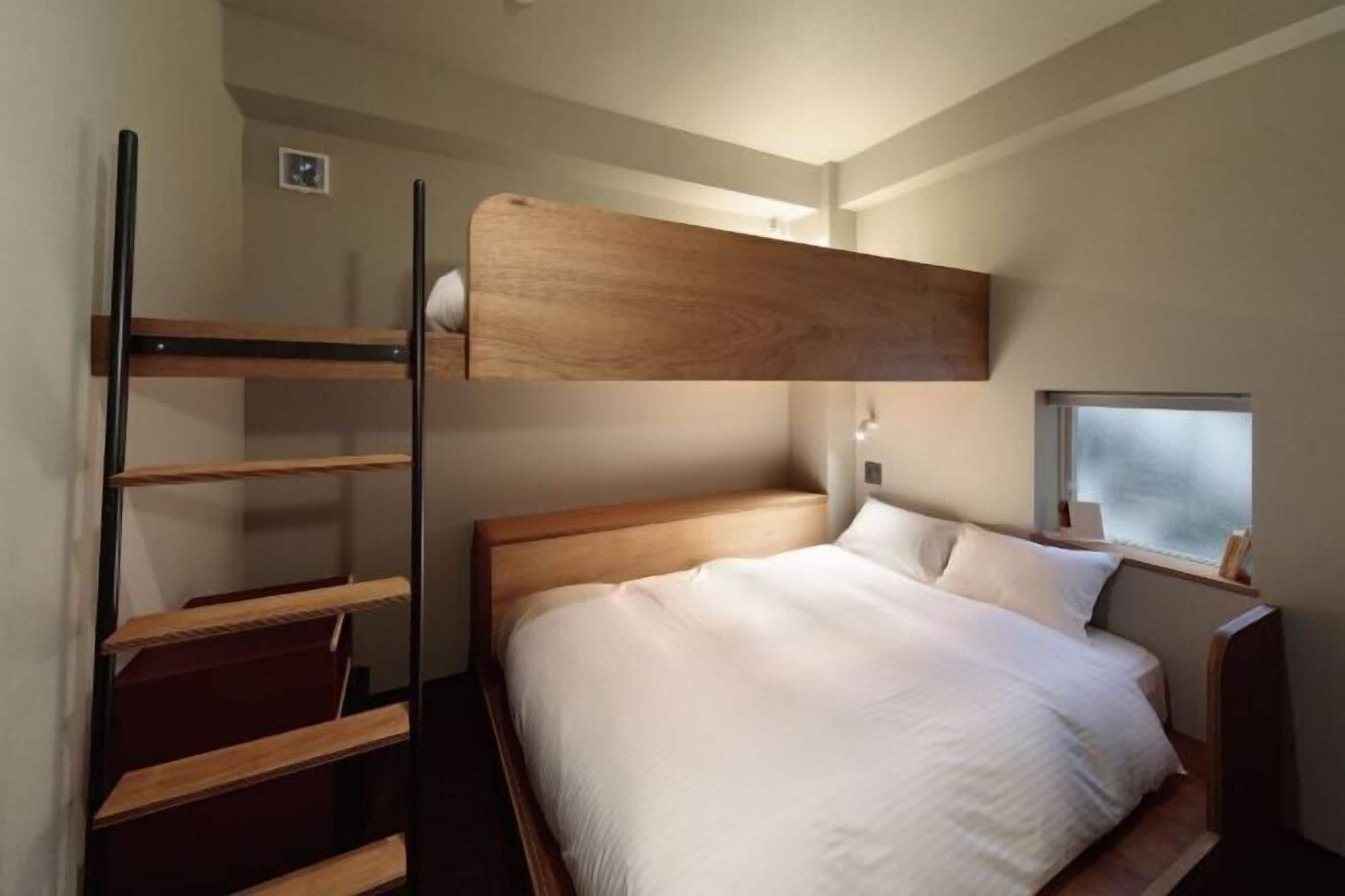 アイロン / アイロン台、WiFi (無料)、ベッドシーツ