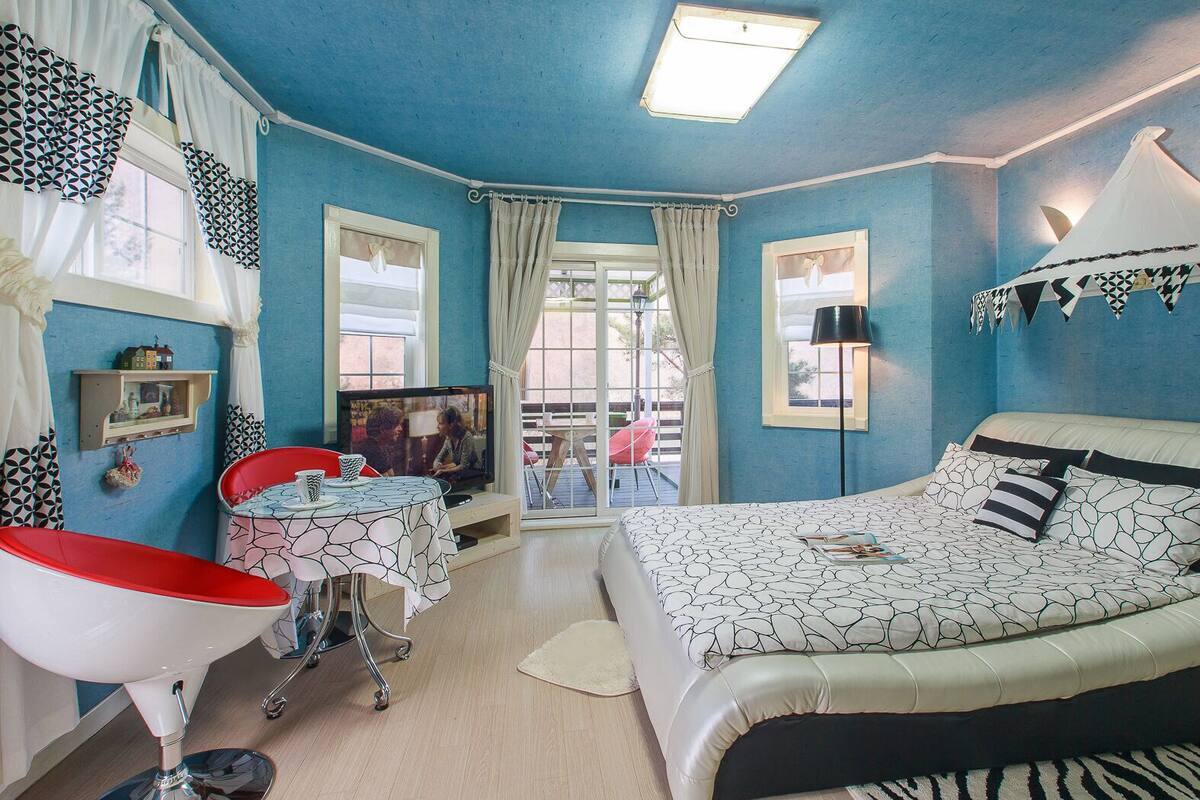 Couple Room | 2 bedrooms, free WiFi