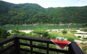 Kamar Keluarga | Pemandangan dari kamar