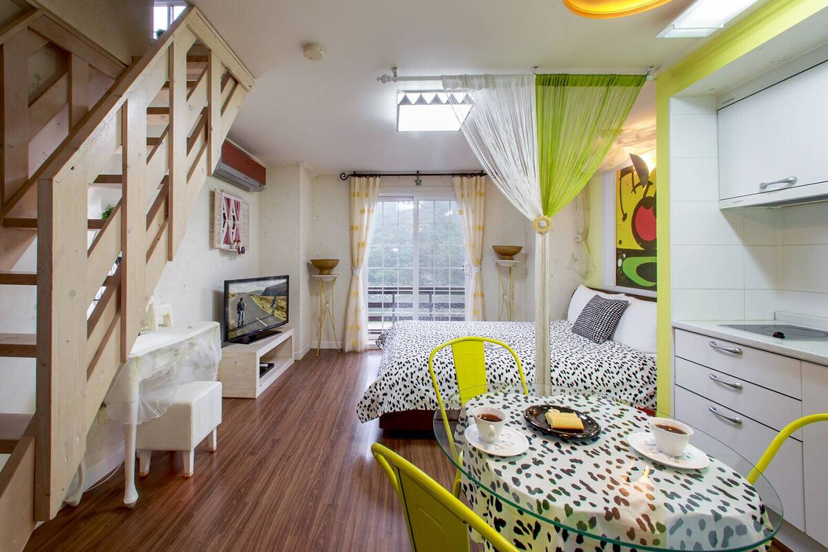 Family Room | 2 bedrooms, free WiFi