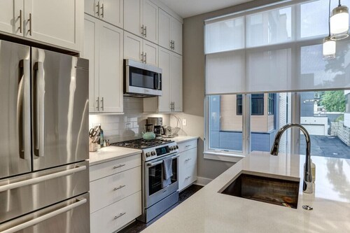 Townhome with Large Rooftop Terrace