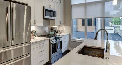 Townhome with Large Rooftop Terrace