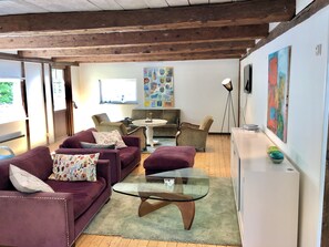 Coin salon dans le hall