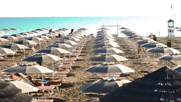 Plage privée à proximité, sable blanc, bar de plage