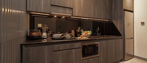 電子レンジ、コーヒー / ティーメーカー、調理器具と食器