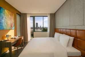 5 habitaciones, caja de seguridad en la habitación y escritorio 