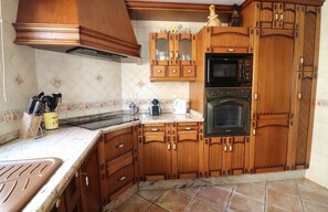 Fridge, microwave, oven, dishwasher - 1165 Casa Sandra (Nerja)