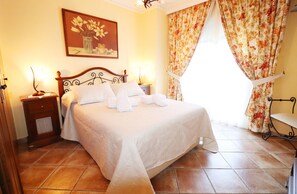 3 室のベッドルーム、アイロン / アイロン台、WiFi (無料)、ベッドシーツ