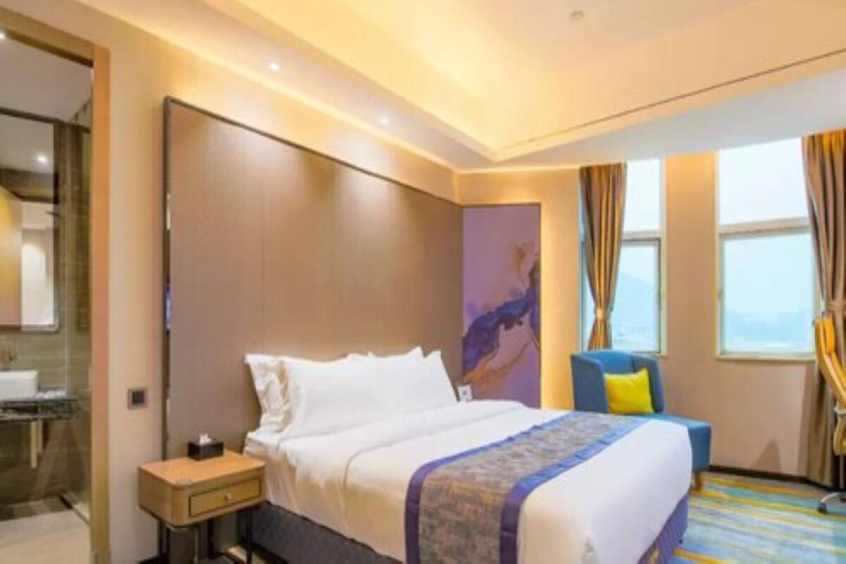 Business Double Room | Desk, blackout drapes, WiFi (free), bed sheets