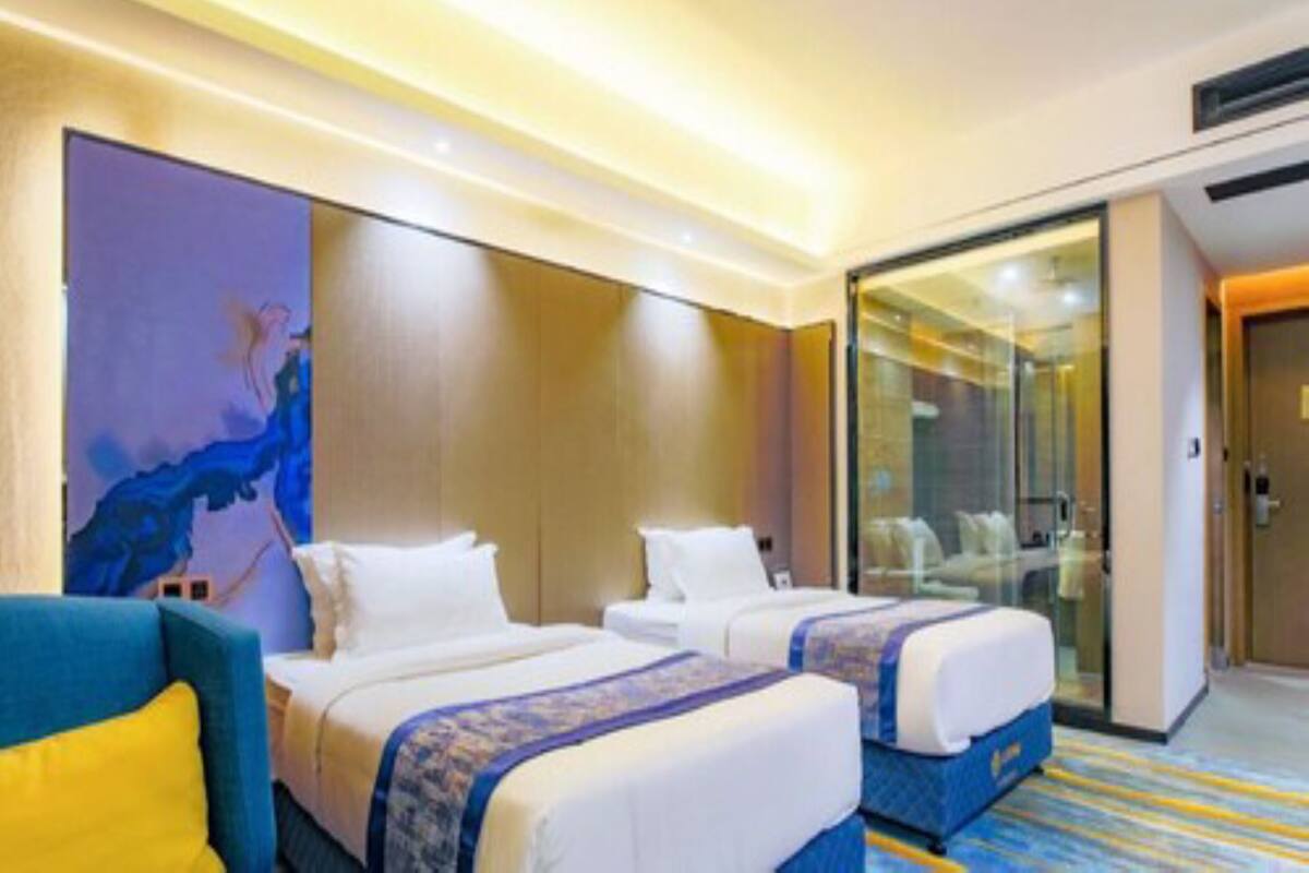 Business Twin Room | Desk, blackout drapes, WiFi (free), bed sheets