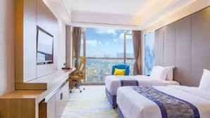 Romantic Triple Room - Tomorrow Hotel Shenzhen (Shenzhen)