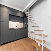 Refrigerador, microondas, placa de cocina, lavavajillas