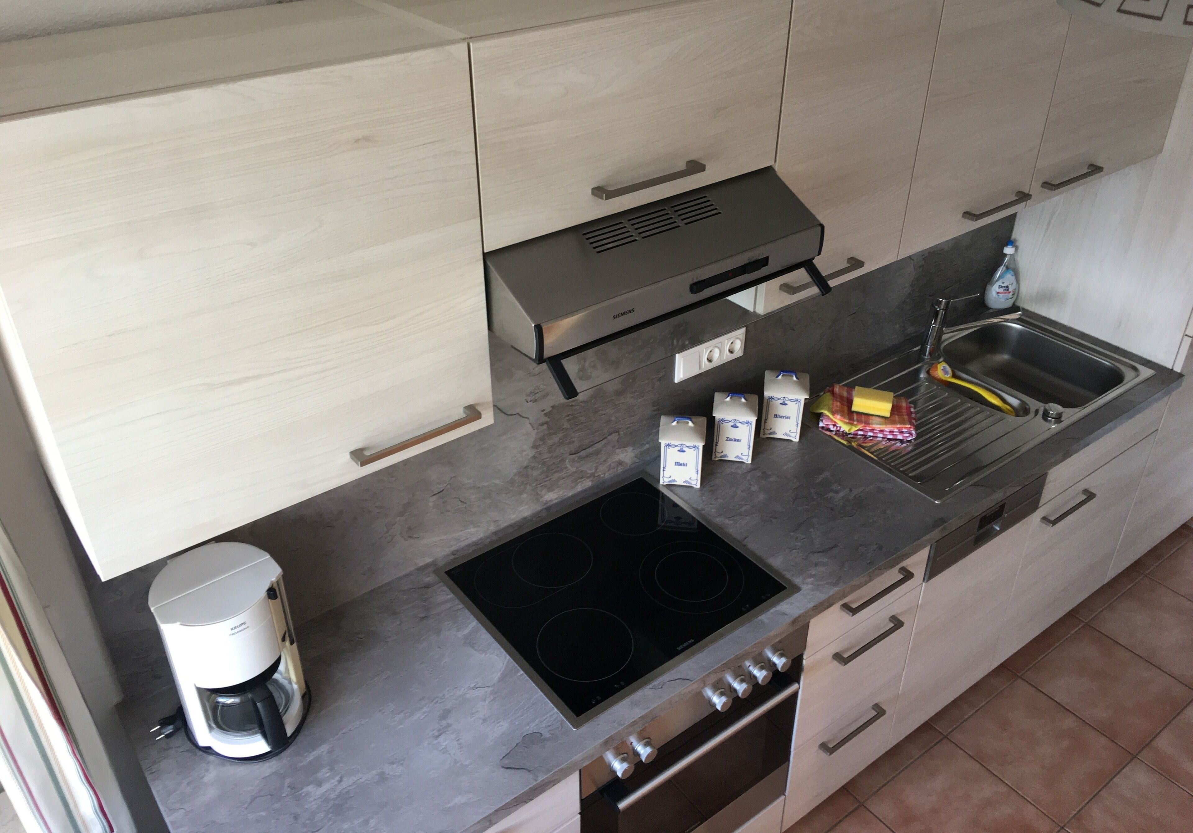 Kühlschrank, Ofen, Herdplatte, Geschirrspüler