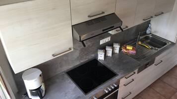 Kühlschrank, Ofen, Herdplatte, Geschirrspüler