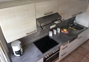 Kühlschrank, Ofen, Herdplatte, Geschirrspüler