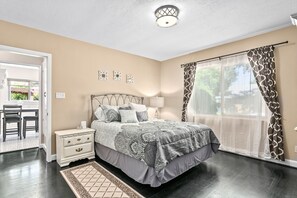 4 bedrooms, desk, iron/ironing board, free WiFi