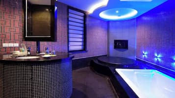 Romantic Double Room | Bathroom | Shower, free toiletries, hair dryer, bathrobes