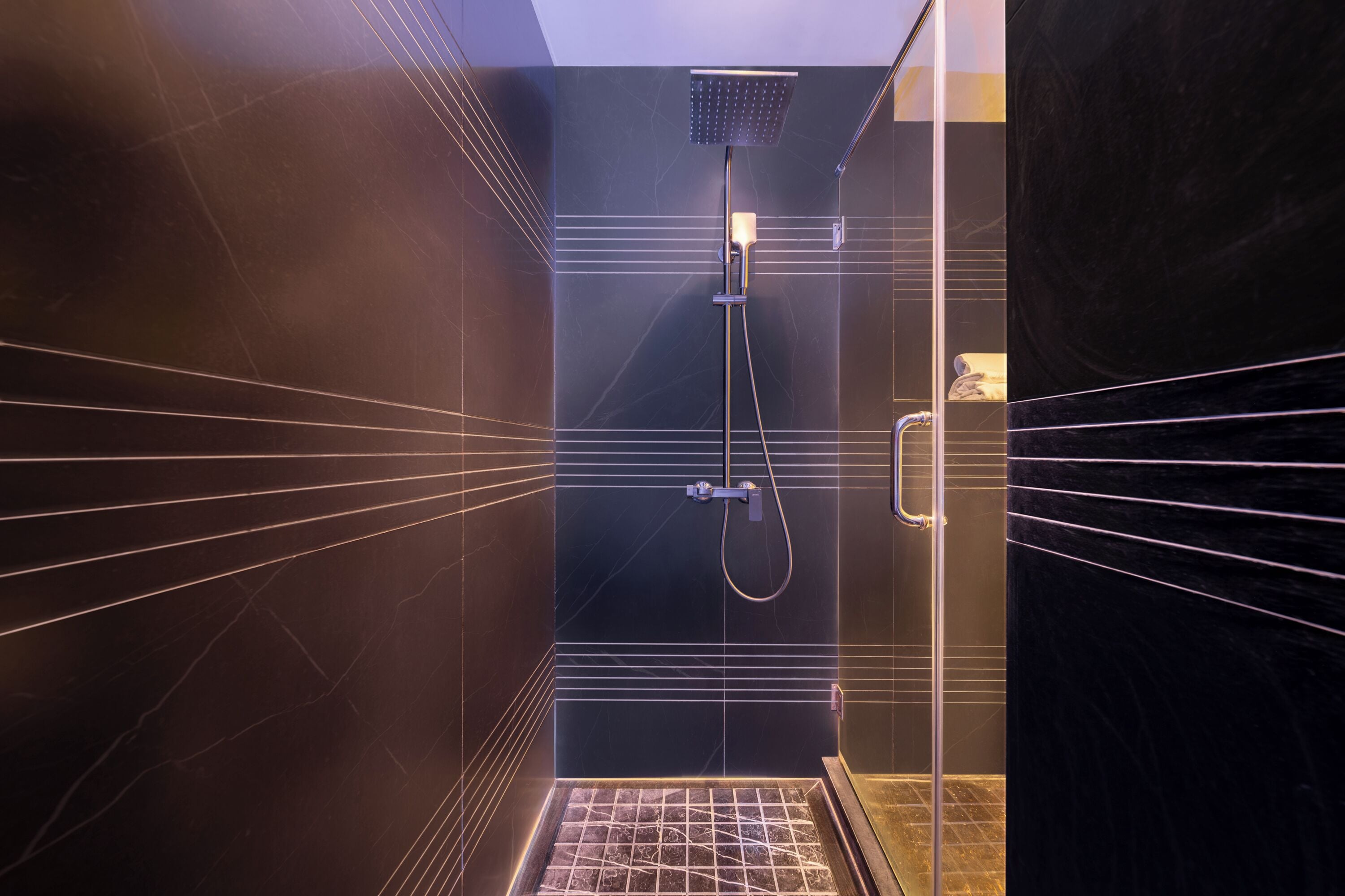 Romantisches Doppelzimmer | Badezimmer | Dusche, kostenlose Toilettenartikel, Haartrockner, Bademäntel