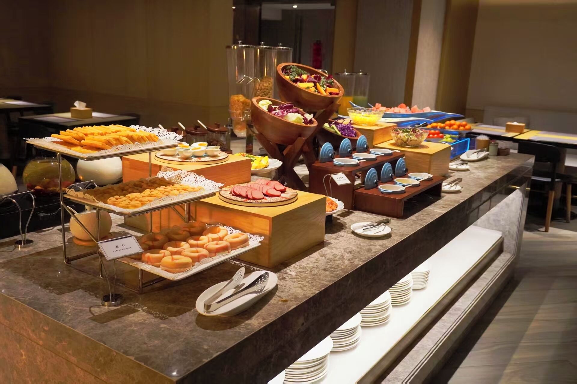 Bao gồm bữa sáng buffet hàng ngày 