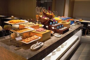 Free daily buffet breakfast  - Maixinge Boutique Hotel (Shanghai)