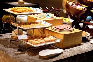 Free daily buffet breakfast  - Maixinge Boutique Hotel (Shanghai)