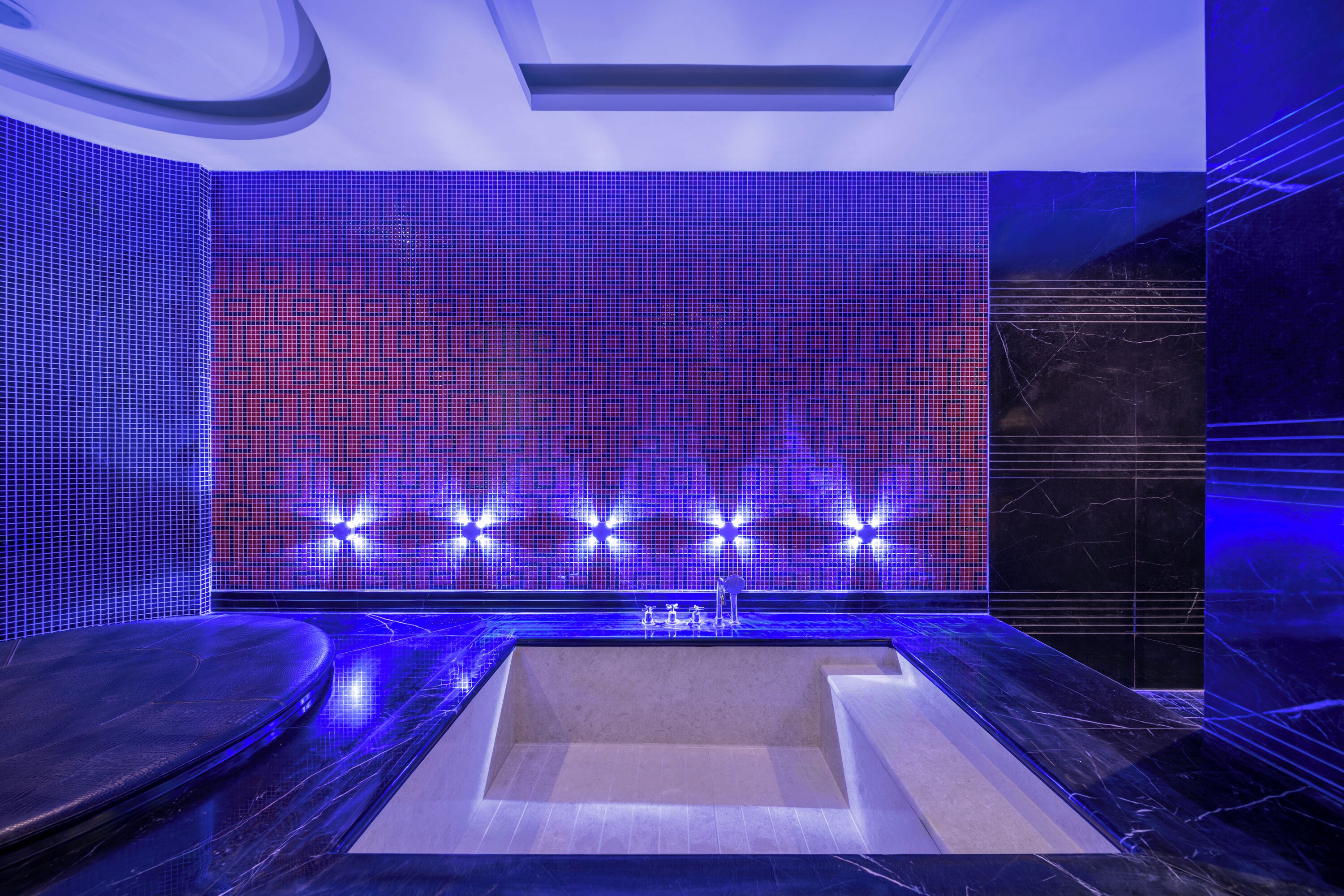 Romantic Double Room | Bathroom | Shower, free toiletries, hair dryer, bathrobes