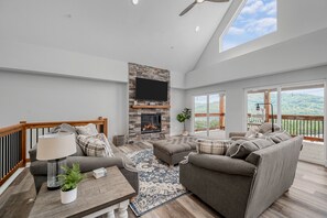 Smart-TV, Kamin, Videospiele, DVD-Player