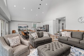 Smart-TV, Kamin, Videospiele, DVD-Player