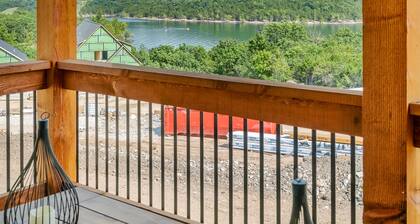 Indoor/Outdoor Pool, Pickleball, Private Hot tub