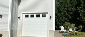 1Bedrm + full kitchen and minutes to beach& a block to trail.
