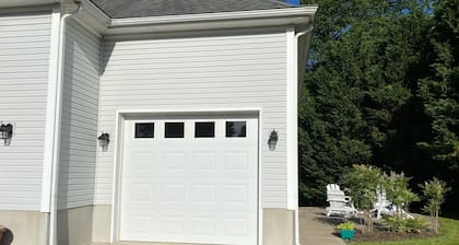 1Bedrm + full kitchen and minutes to beach& a block to trail.