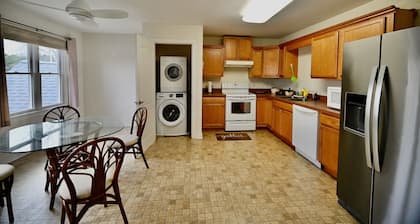 1Bedrm + full kitchen and minutes to beach& a block to trail.