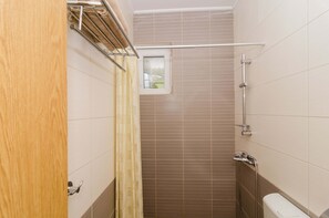 Dusj, hårføner og håndklær