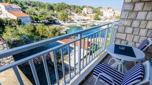 A balcony with a view of a marina and surrounding buildings. - Mljet Gem in Pomena!! (Pomena)