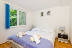 1 室のベッドルーム、アイロン / アイロン台、WiFi (無料)、ベッドシーツ