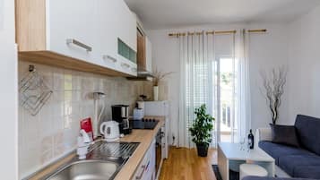 Fridge, oven, stovetop, toaster