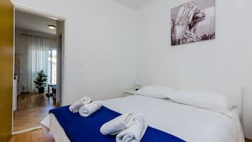 1 bedroom, iron/ironing board, WiFi (free), bed sheets