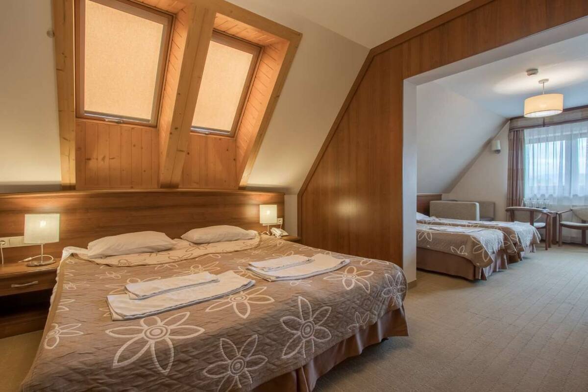 Family Quadruple Room | Desk, laptop workspace, free WiFi, bed sheets
