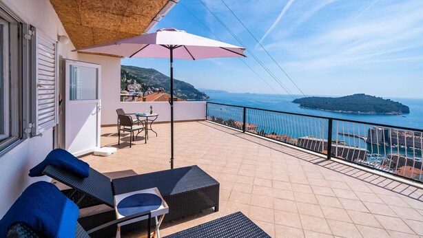 A balcony with a view of the sea, a table with chairs, and a large umbrella. - apt Dubrovnik,sea view,near Old tow (Dubrovnik)
