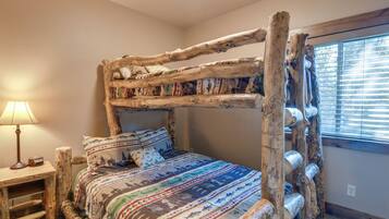 4 habitaciones, tabla de planchar con plancha y cuna de viaje