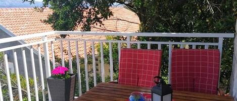 تناول الطعام بالخارج