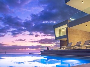 Pool - Luxury Holiday Home with infinity pool and views (Adeje)