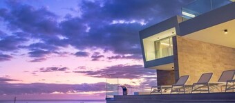 Luxury Holiday Home with infinity pool and views