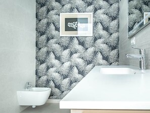 Bathtub, hair dryer - Luxury Holiday Home with infinity pool and views (Adeje)