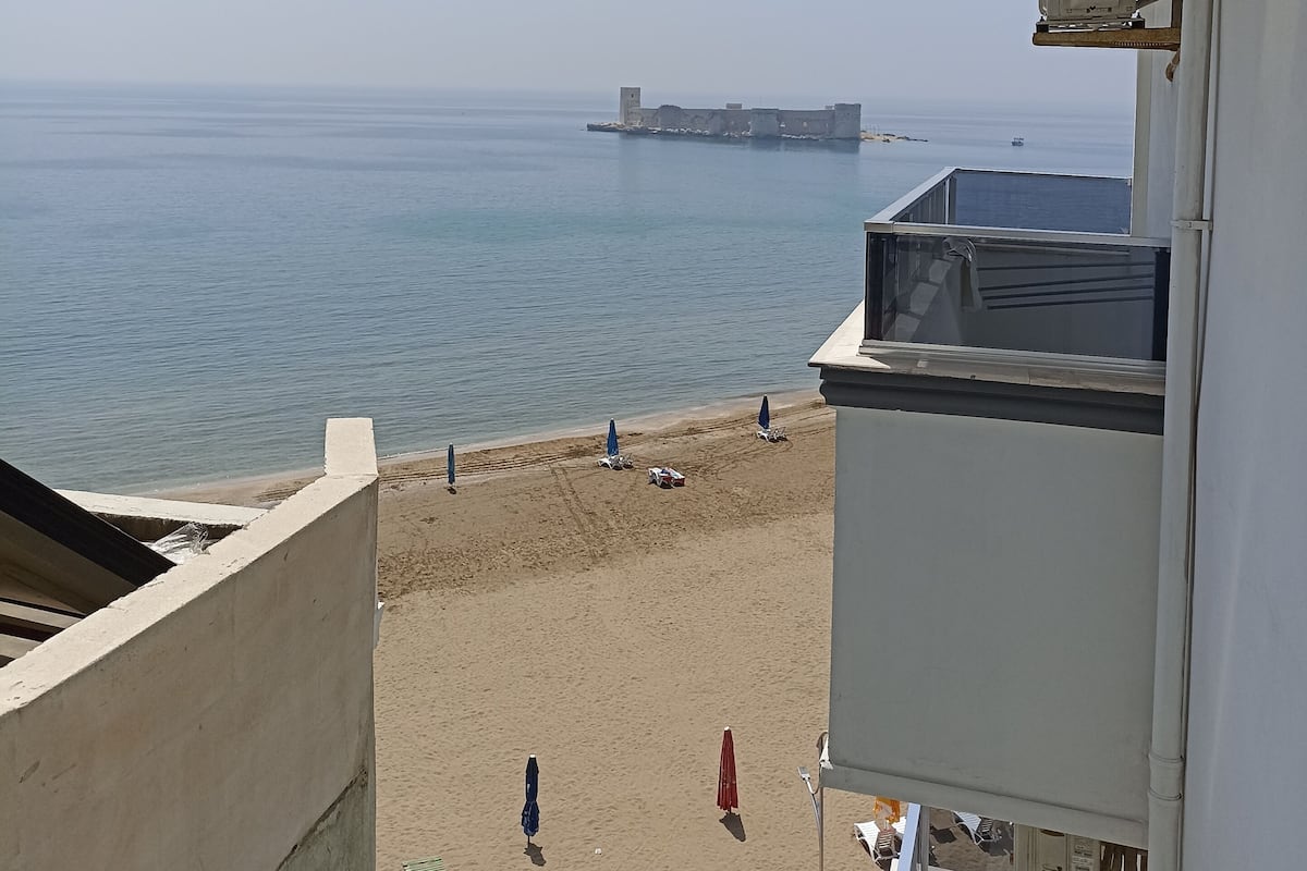 Quarto duplo standard, vista parcial para o mar | Roupas de cama premium, frigobar, individualmente decorados