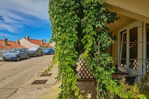 المنط قة المحيطة بالمنشأة