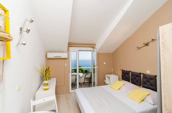 1 bedroom, free WiFi, bed sheets - PLAVAC MALI studio with balcony and sea view (Dubrovnik)